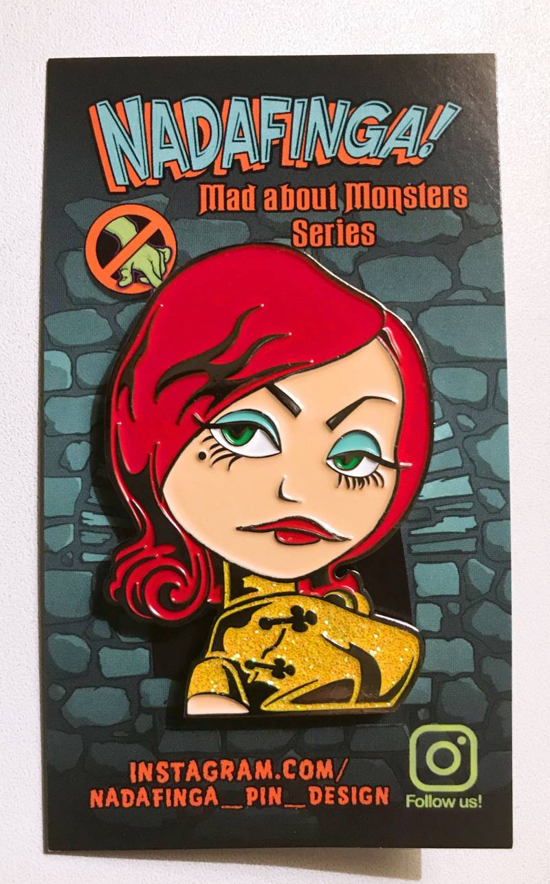 The Masterpiece Gold Glitter Variant, Mad About Monsters Collection, Soft Enamel Pin, Anstecknadel, Halloween Pin von NadafingaPinDesign