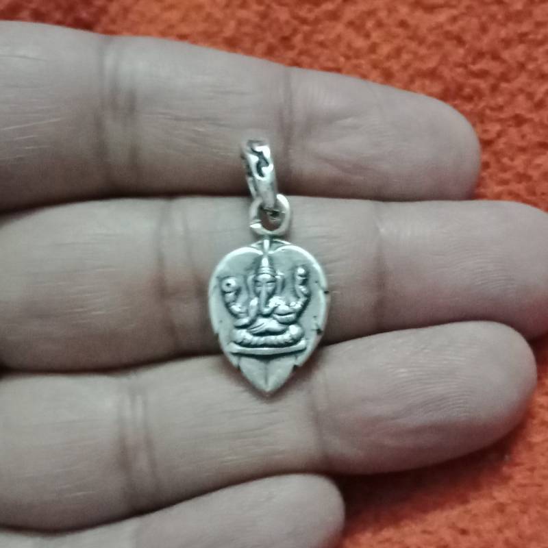 Ganesha Anhänger, Sterling Silber Shiva Sohn Parvatis Elefant Gott Verheißungsvoller Zierlich von NaddiJewel