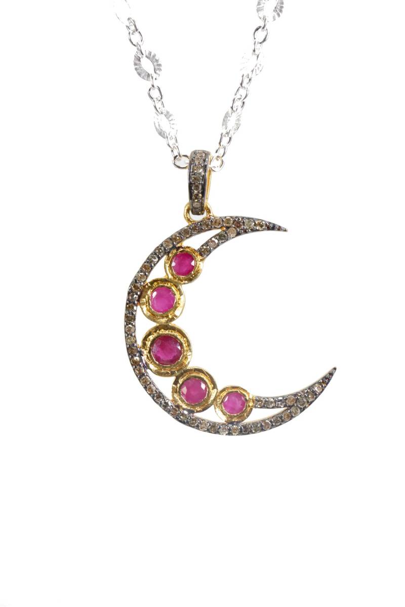 925Er Silber Rubin Mond Halskettehalbmondrosenschliff Rubinejuli Geburtsstein Geschenkideecelestialweihnachtennadean Designs von NadeanDesigns