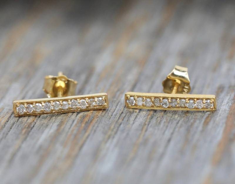 Diamant Edelstein Ohrsteckerbar14K Gold 14K Goldweißer Diamant Geschenkidee Für Sieim Trendminimalistischvalentinenadean Designs Diamant Edelstein Ohrsteckerbar14K Gold 14K Goldweißer Diamant Geschenkidee Für Sieim Trendminimalistischvalentinenadean Designs von NadeanDesigns