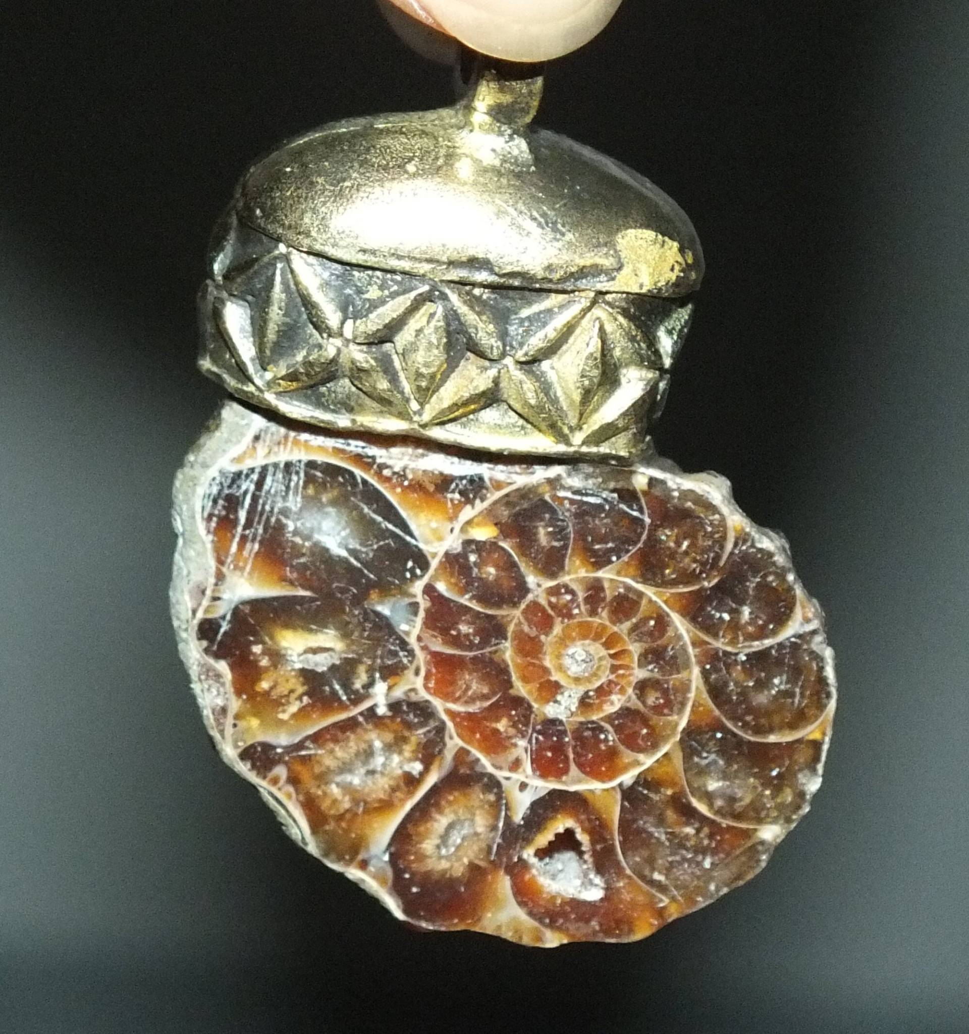 Ammonit Fossil Stein Anhänger Amulett Mit Metallbefestigung Thailand Versandkostenfrei von NadearsTreasures