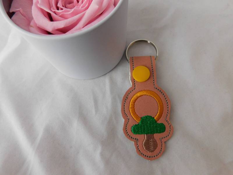 Bestickter Schlüsselanhänger Schnuller A-093 von Nadelklapperei