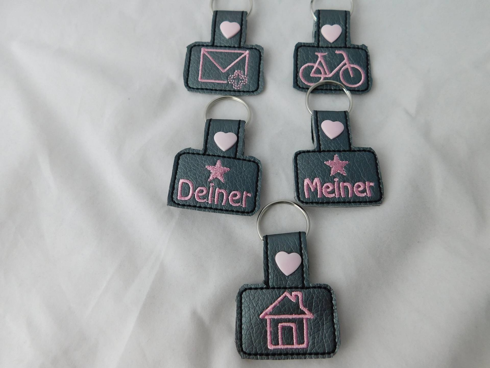 Schlüsselanhänger Haus, Briefkasten, Fahrrad, Meiner, Deiner Je Zur Auswahl Aus Kunstleder - A-189 von Nadelklapperei