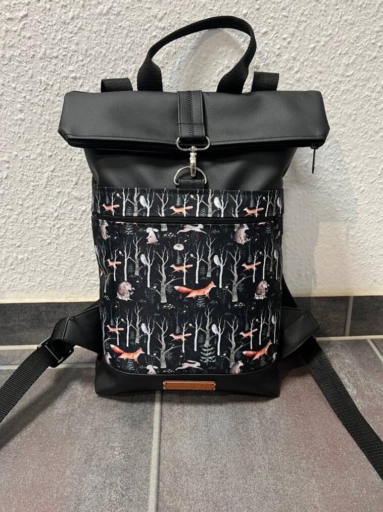 Rucksack, Rolltop Handmade, Waldtiere, Schwarz Rucksack, Rolltop Handmade, Waldtiere, Schwarz von NadelkunstbyAK