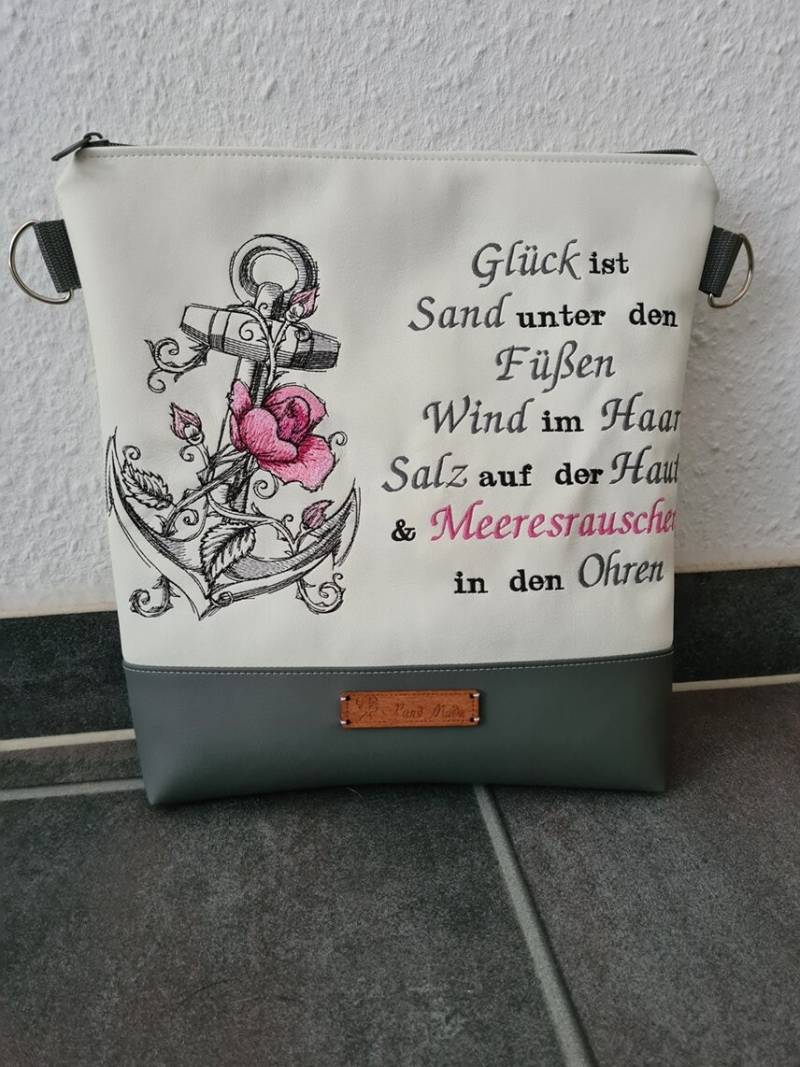 Umhängetasche Handtasche Kunstleder Bestickt Maritim Anker Mit Rose + Spruch Umhängetasche Handtasche Kunstleder Bestickt Maritim Anker Mit Rose + Spruch von NadelkunstbyAK