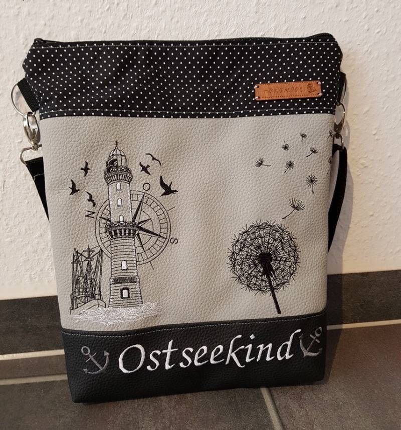 Umhängetasche Handtasche Kunstleder Bestickt Pusteblume, Leuchtturm Warnemünde Umhängetasche Handtasche Kunstleder Bestickt Pusteblume, Leuchtturm Warnemünde von NadelkunstbyAK