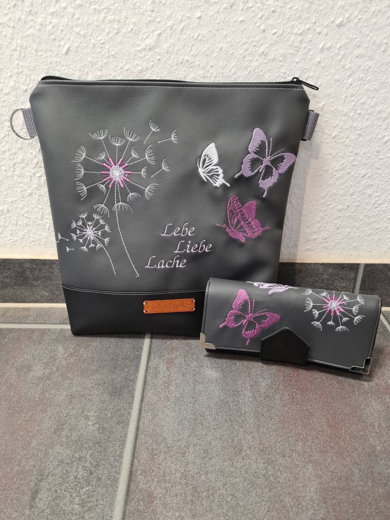 Umhängetasche Handtasche & Geldbörse Kunstleder Pusteblume Schmetterlinge Umhängetasche Handtasche & Geldbörse Kunstleder Pusteblume Schmetterlinge von NadelkunstbyAK