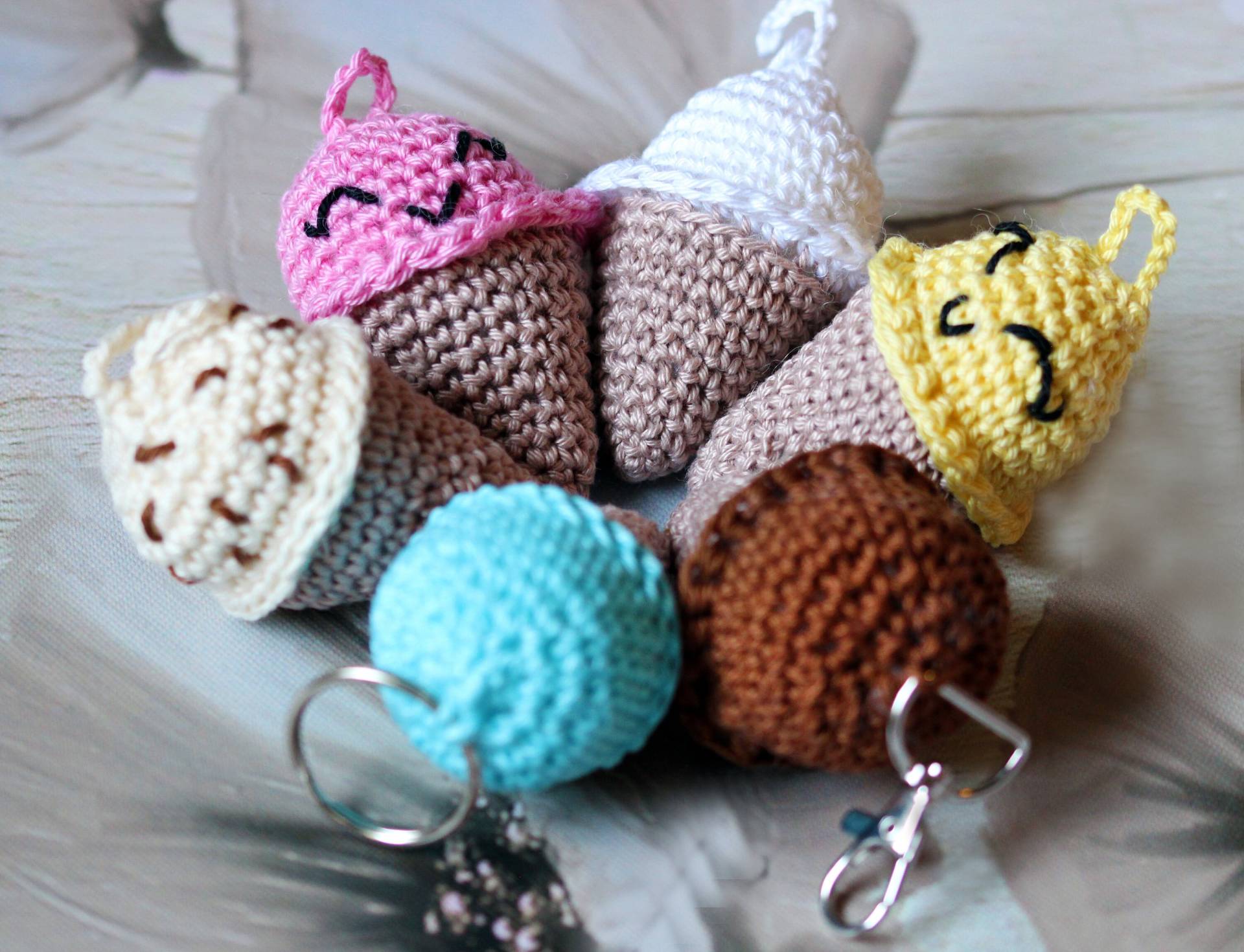 Gehäkeltes Eis Schlüsselanhänger Personalisierbar Mit Name - Viele Eissorten, Süße Geschenkidee Für Auto, Tasche & Schulranzen von NadelliebeVonAnna