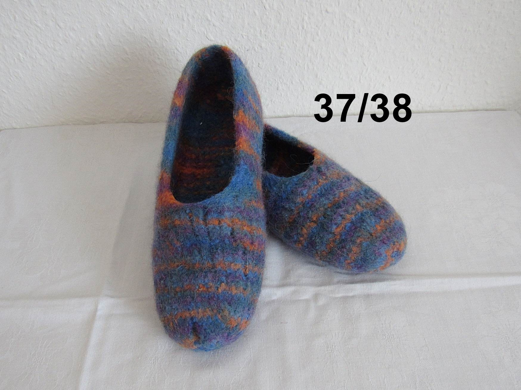 Filzpuschen Gr. 37/38, Filzschuhe, Hüttenschuhe, Schuhe Gefilzt von Nadelspielereien