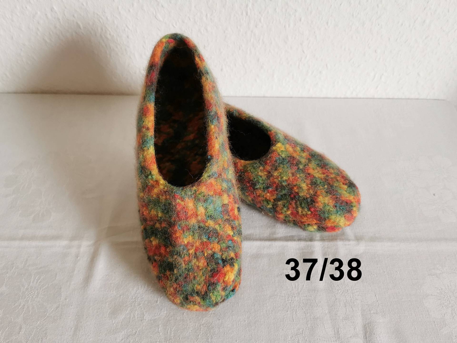 Filzpuschen Gr. 37/38, Filzschuhe, Hüttenschuhe, Schuhe Gefilzt von Nadelspielereien