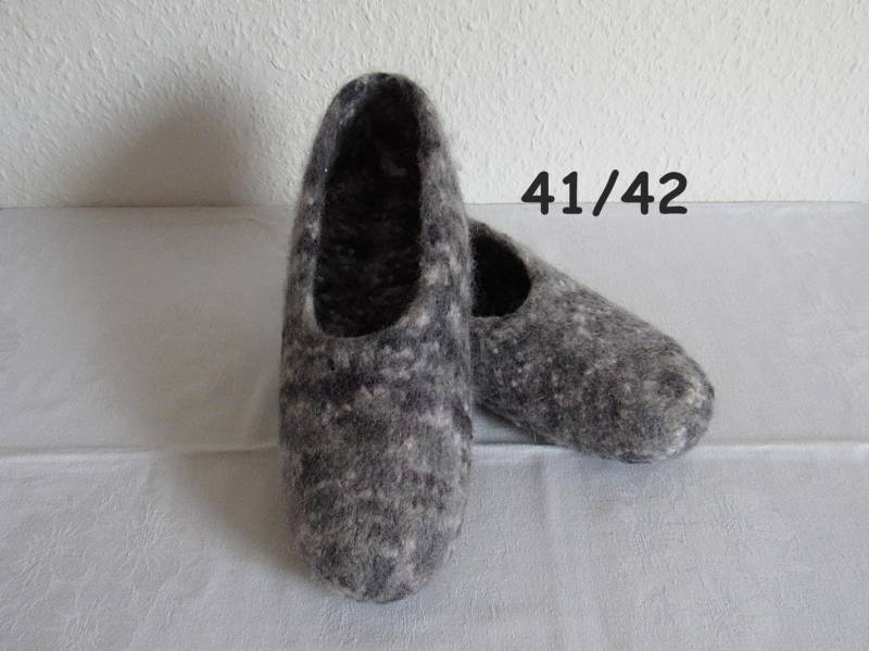Filzpuschen Gr. 41/42, Filzschuhe, Hüttenschuhe, Schuhe Gefilzt von Nadelspielereien