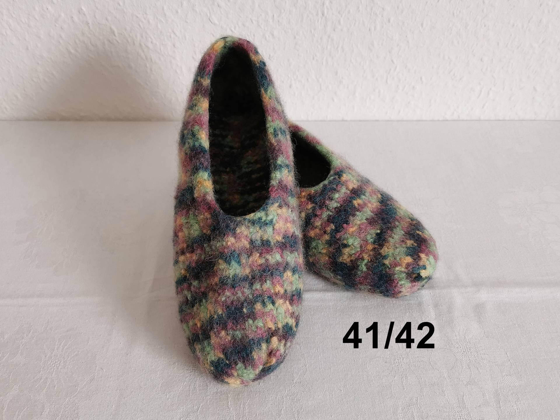 Filzpuschen Gr. 41/42, Filzschuhe, Hüttenschuhe, Schuhe Gefilzt von Nadelspielereien