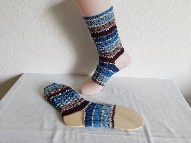 Gestrickte Yogasocken Gestrickte Yogasocken von Nadelspielereien