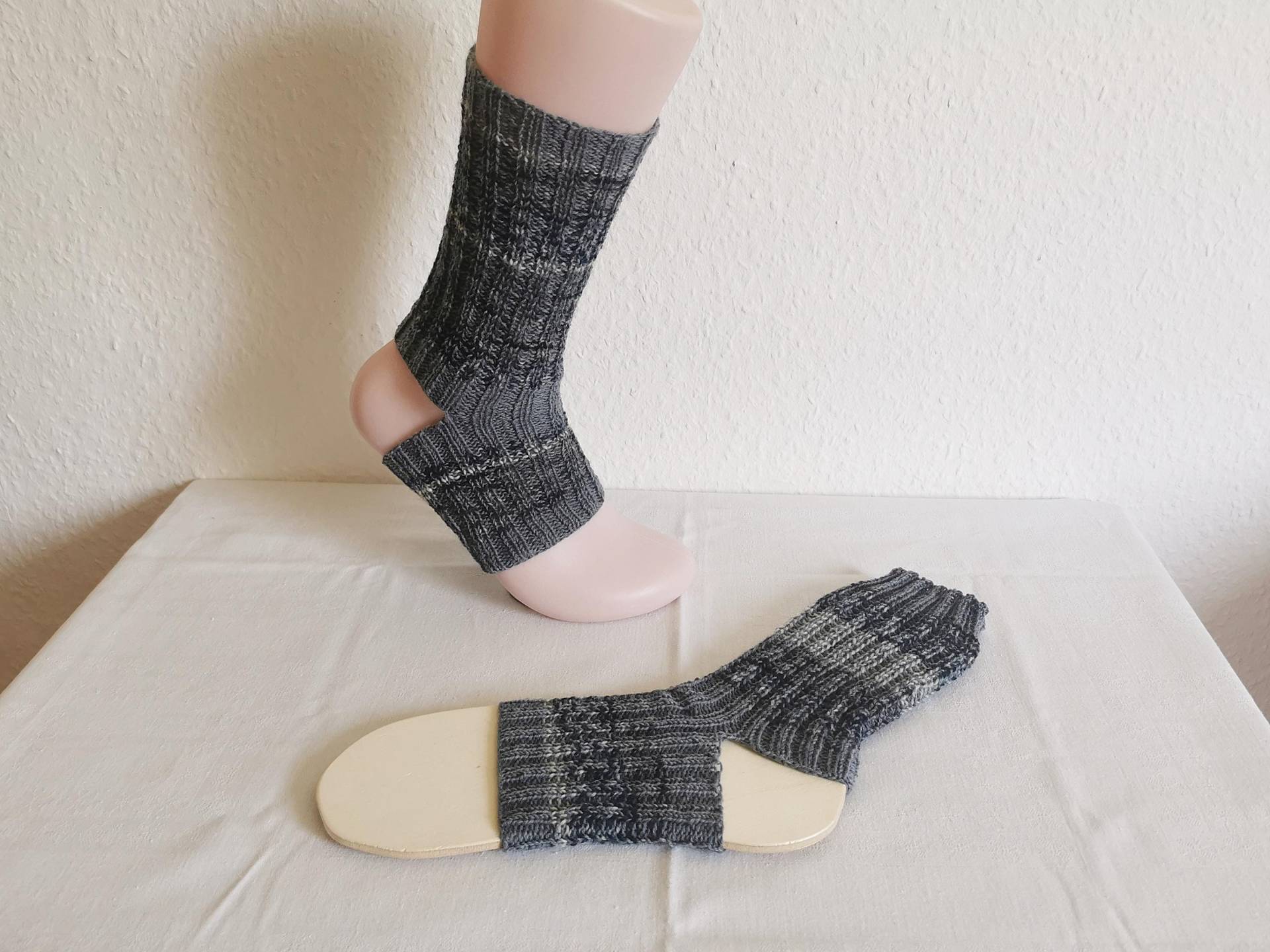 Gestrickte Yogasocken von Nadelspielereien