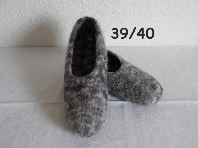Warme Filzpuschen Mit Latexsohle, Gr. 39/40 von Nadelspielereien
