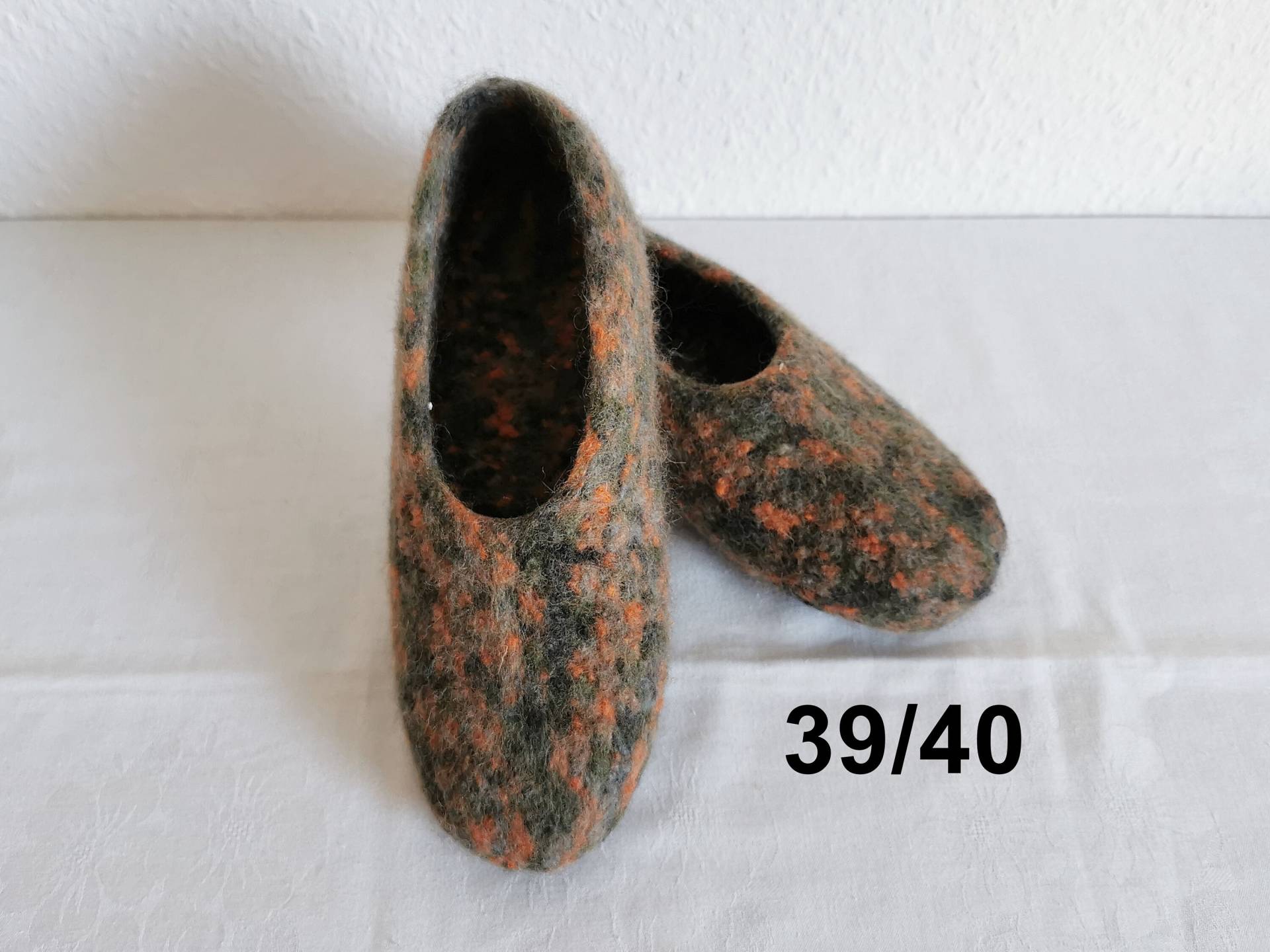 Warme Filzpuschen Mit Latexsohle, Gr. 39/40 von Nadelspielereien