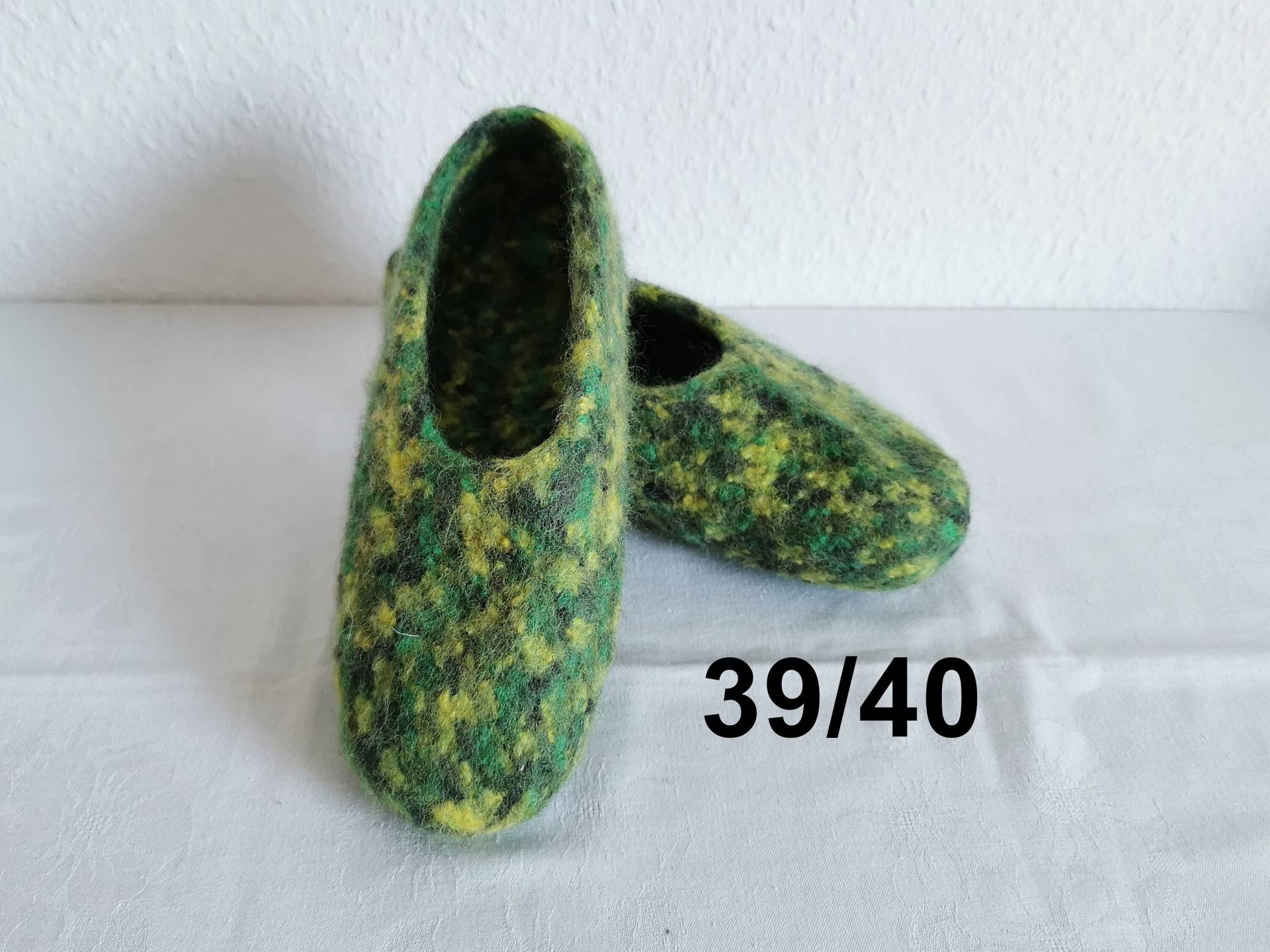 Warme Filzpuschen Mit Latexsohle, Gr. 39/40 von Nadelspielereien