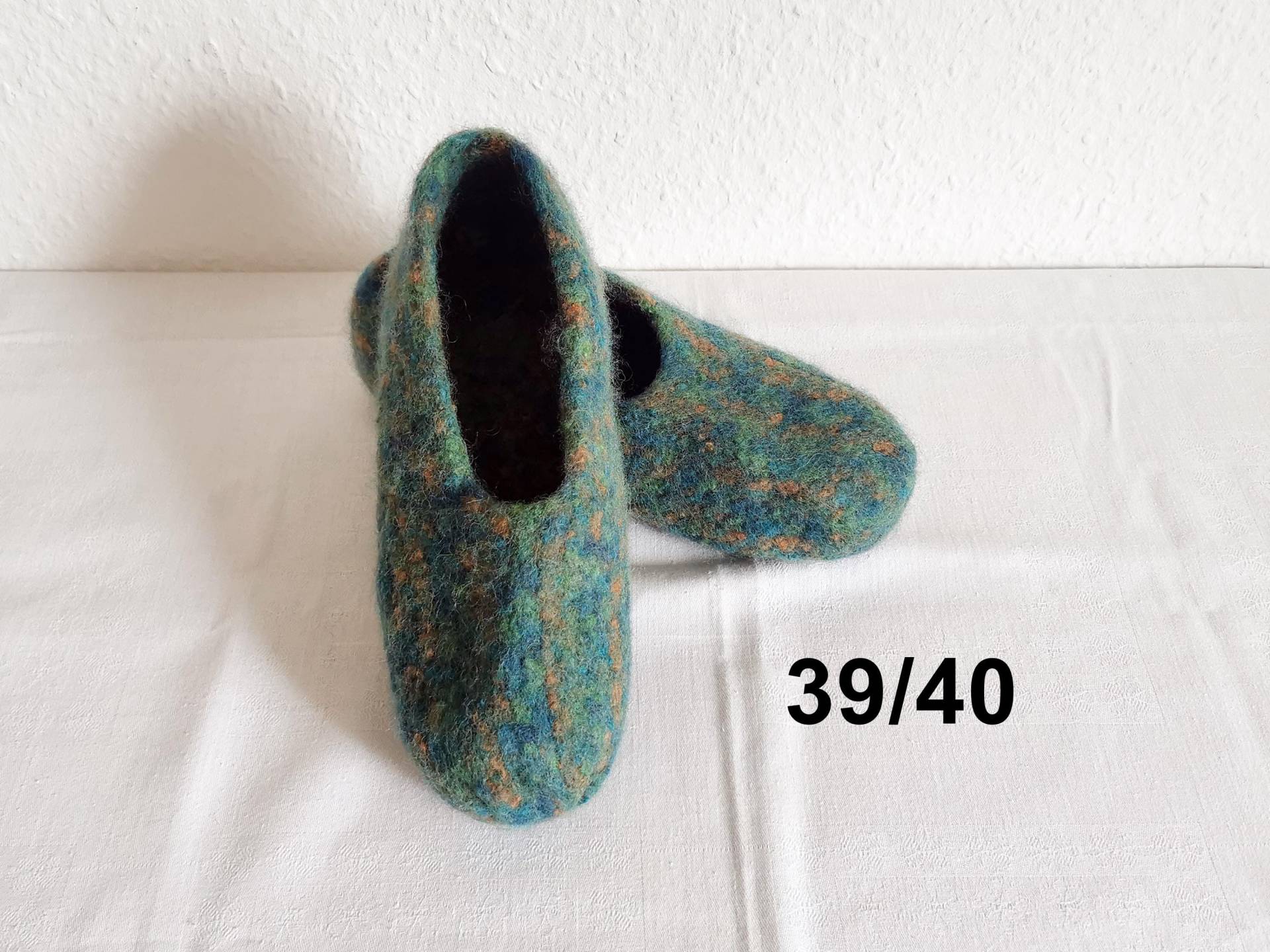 Warme Filzpuschen Mit Latexsohle, Gr. 39/40 von Nadelspielereien