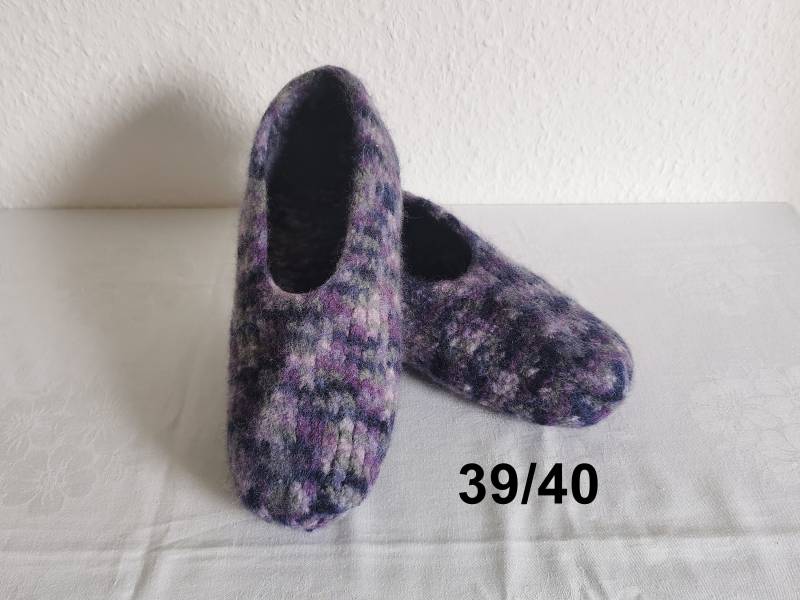 Warme Filzpuschen Mit Latexsohle, Gr. 39/40 von Nadelspielereien