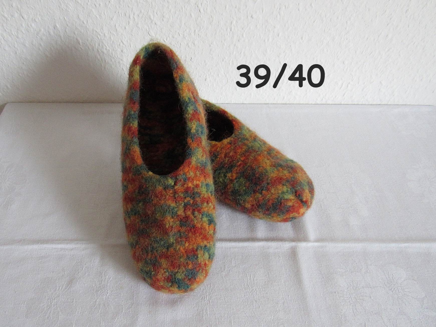 Warme Filzpuschen Mit Latexsohle, Gr. 39/40 von Nadelspielereien