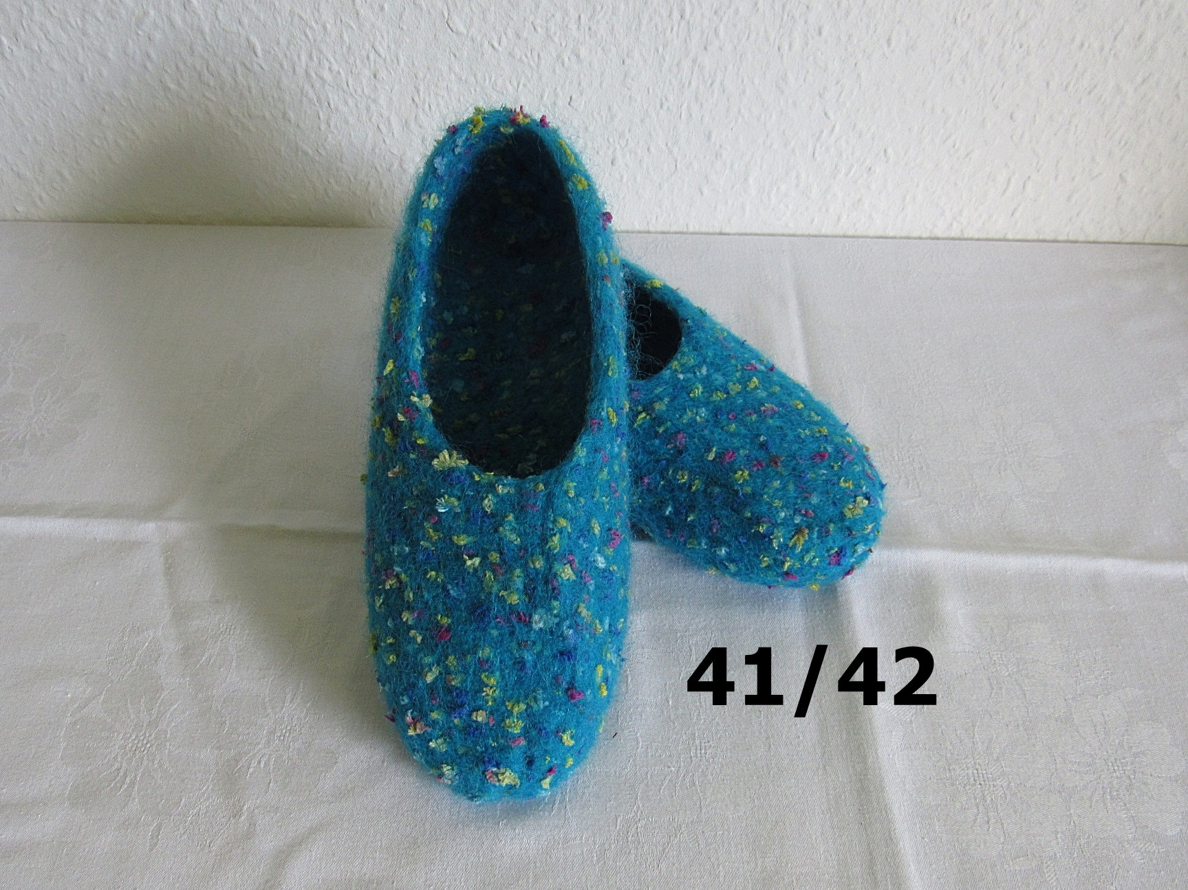 Warme Filzpuschen Mit Latexsohle, Gr. 41/42 von Nadelspielereien