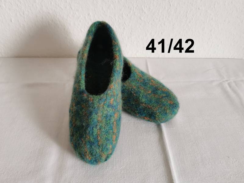 Warme Filzpuschen Mit Latexsohle, Gr. 41/42 von Nadelspielereien