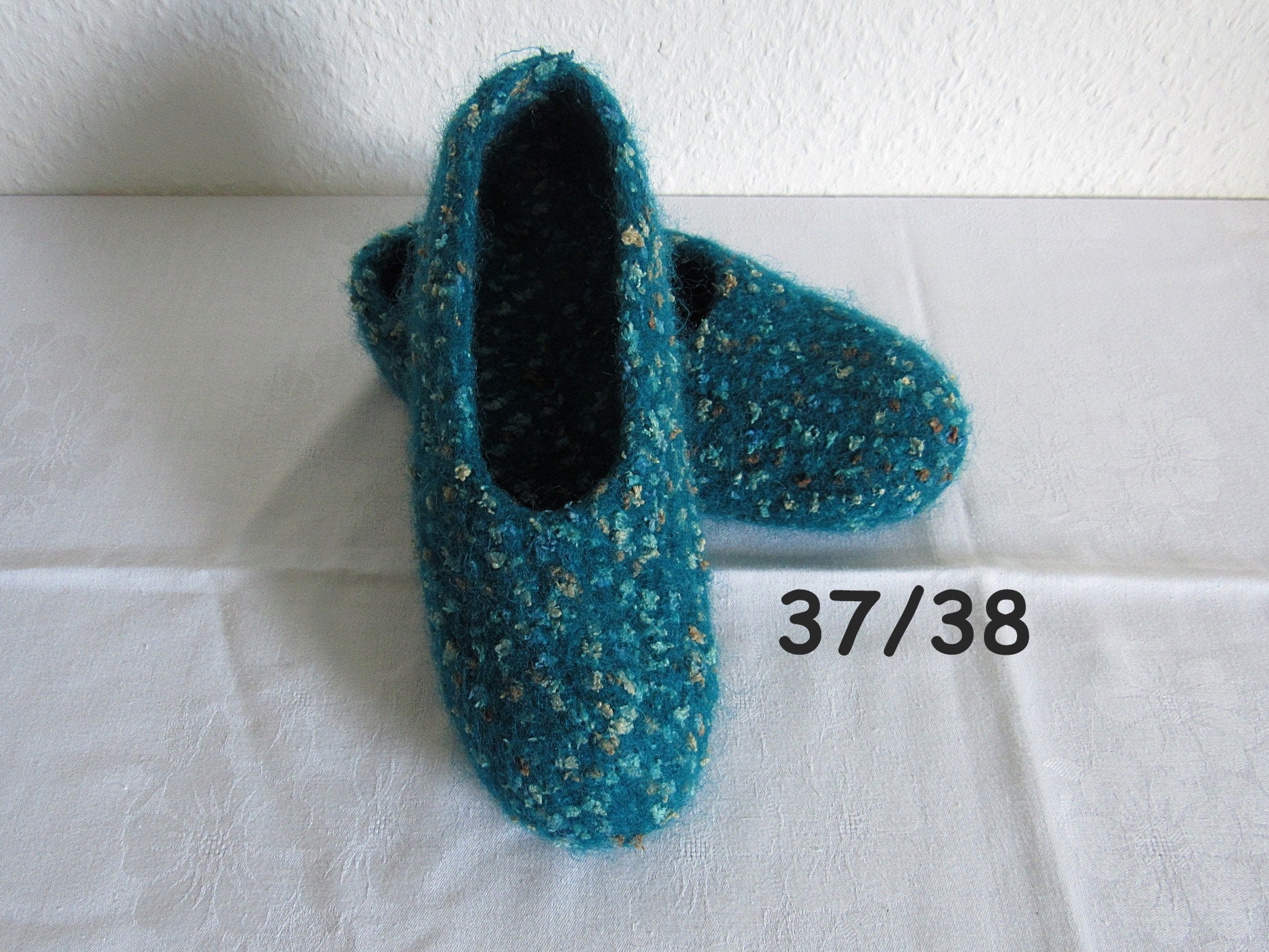 Warme Filzpuschen Mit Latexsohle Gr. 37/38 von Nadelspielereien