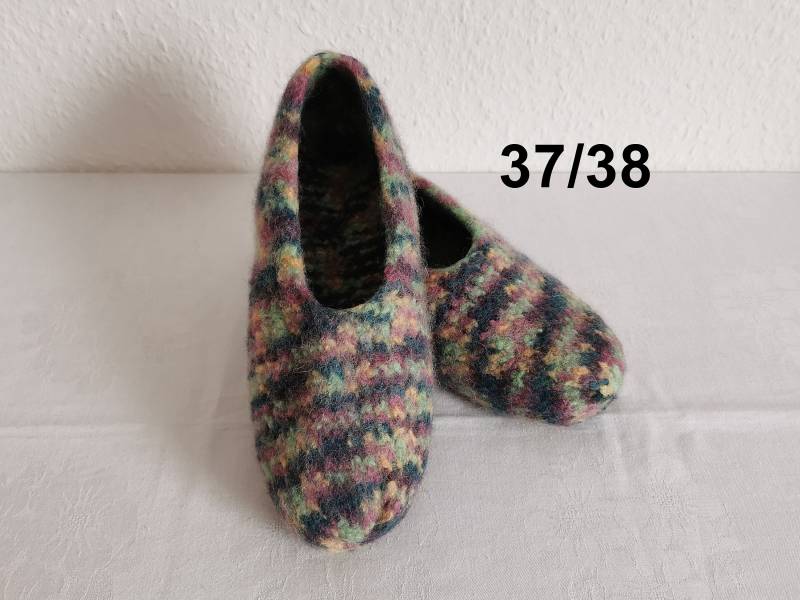 Warme Filzpuschen Mit Latexsohle Gr. 37/38 Warme Filzpuschen Mit Latexsohle Gr. 37/38 von Nadelspielereien