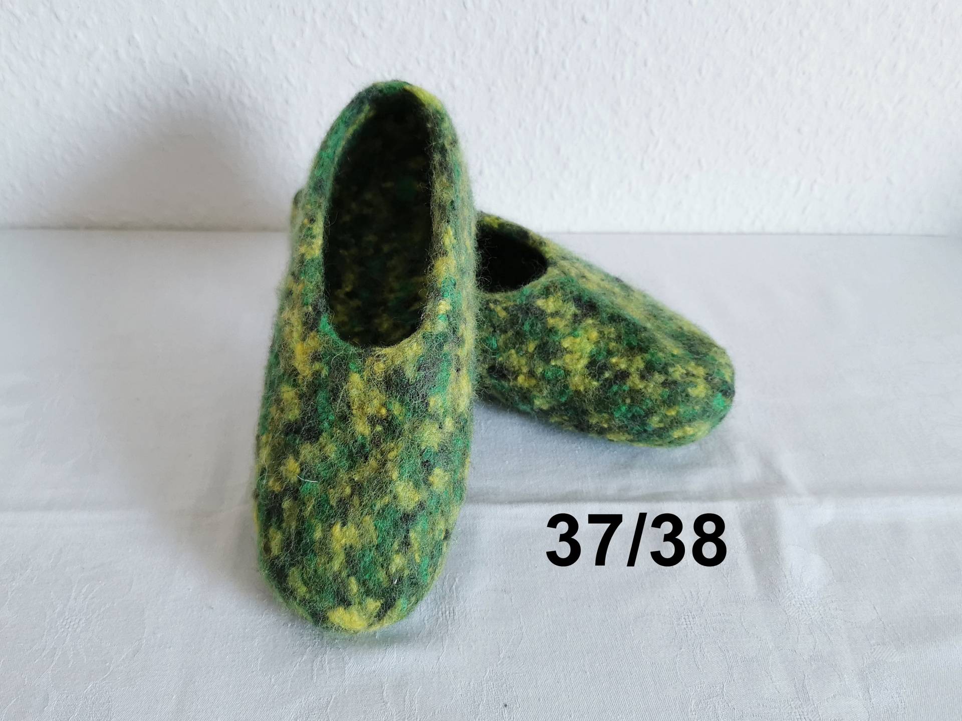 Warme Filzpuschen Mit Latexsohle Gr. 37/38 von Nadelspielereien