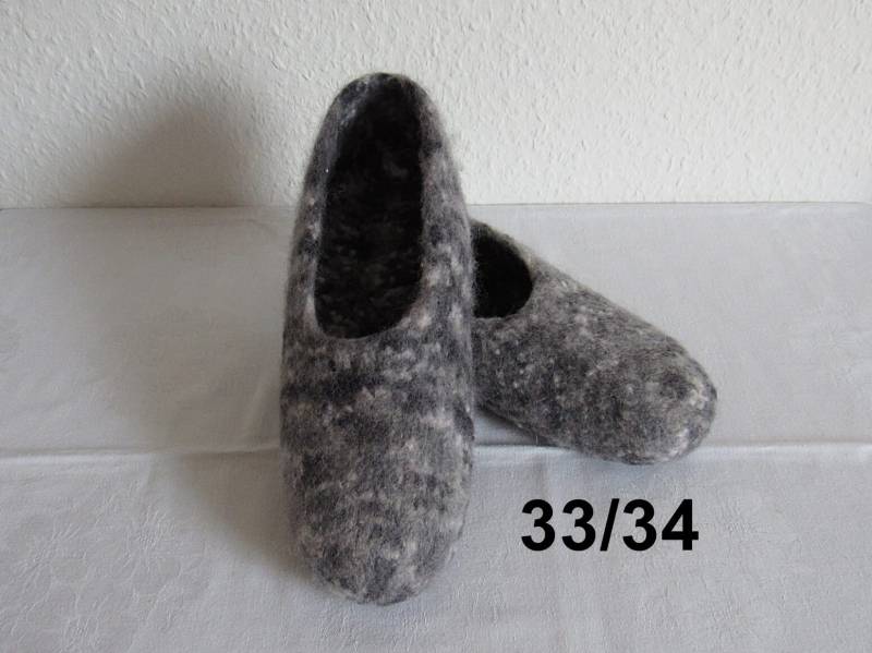 Warme Gestrickte Filzpuschen Mit Latexsohle, Gr. 33/34 Warme Gestrickte Filzpuschen Mit Latexsohle, Gr. 33/34 von Nadelspielereien