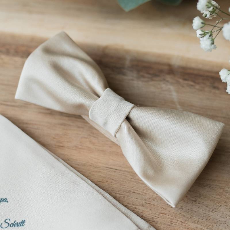 Fliege in Champagner von Nadelspitze