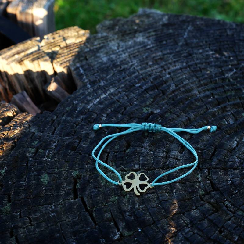 Einzigartiges Glücksklee-Armband - Freundschaftsarmband in Gold Und Silber, Anpassbares Makramee-Kordelschmuck Einzigartiges Glücksklee-Armband - Freundschaftsarmband in Gold Und Silber, Anpassbares Makramee-Kordelschmuck von NadiaHandicrafts