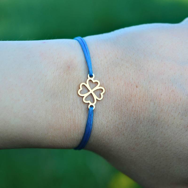 Glücksklee-Armband - Personalisiertes Freundschaftsarmband in Gold Oder Silber Mit Makramee-Kordel Glücksklee-Armband - Personalisiertes Freundschaftsarmband in Gold Oder Silber Mit Makramee-Kordel von NadiaHandicrafts