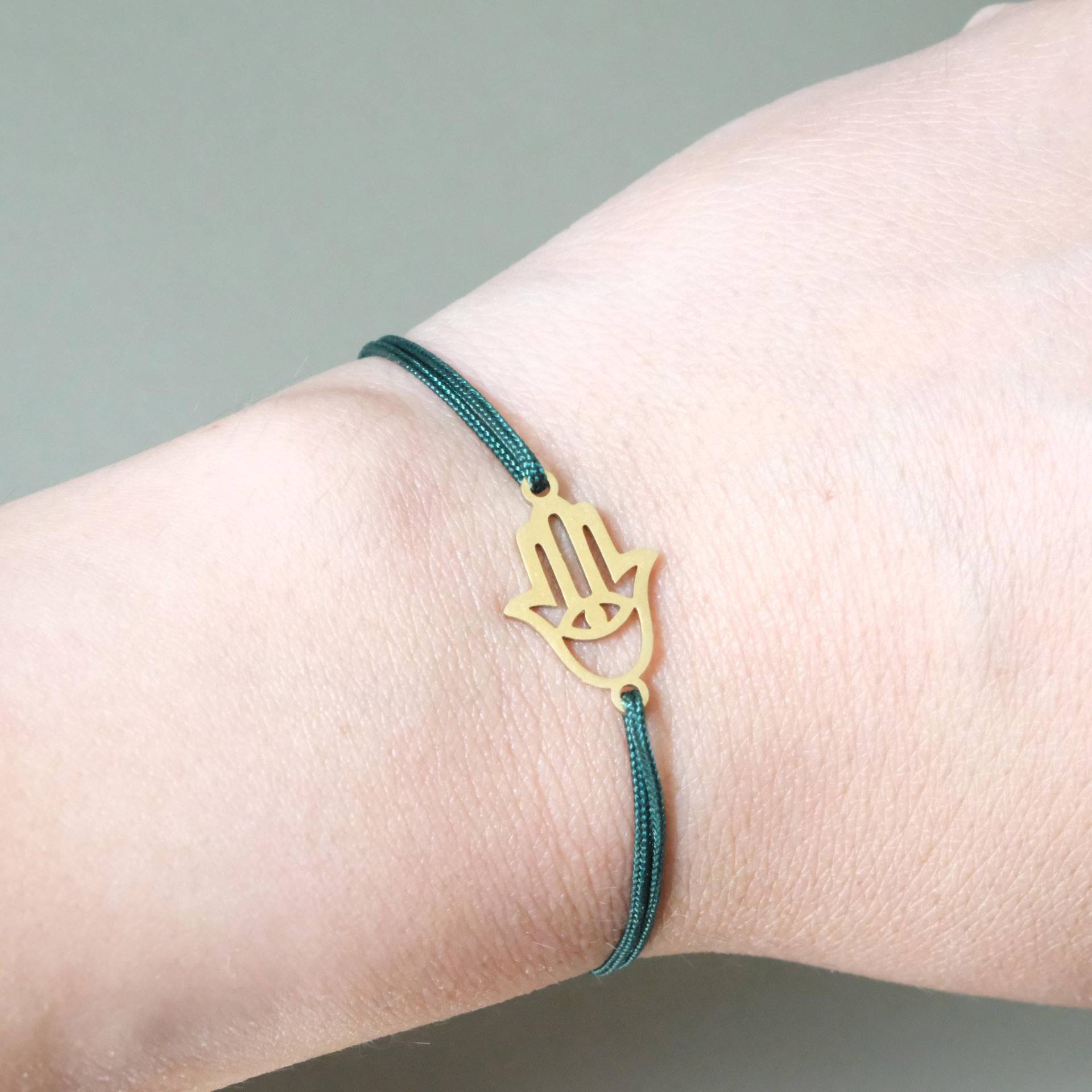 Hamsa Armband - Edelstahl Anhänger in Gold Oder Silber Verstellbares Makramee Band 26 Farben Schutz Hand Der Fatima von NadiaHandicrafts