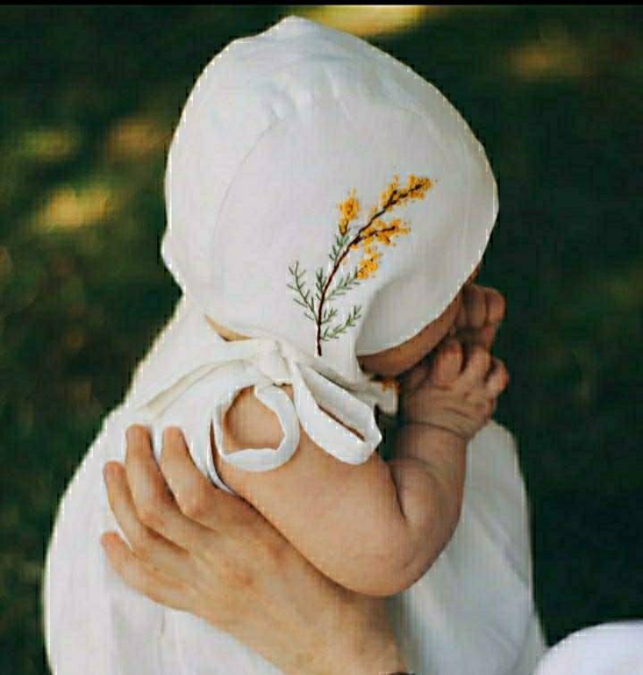 Weiche Leinen Baby Mütze Hand Stickerei Geschenk Strand Hut Für Babys Schöne Neugeborene Handgemachte Kleidung Weißer Baumwollstoff Kinderkleidung von NadieDesignArt