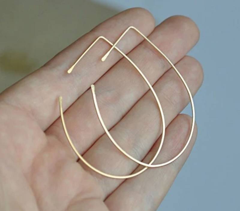 Dünne Teardrop Hoop Ohrring Gold Offene Tropfenförmige Ohrringe in 14Kt Filled Einzigartige Creolen Elegante Moderne Leichte Geometrisch von NadinArtDesign