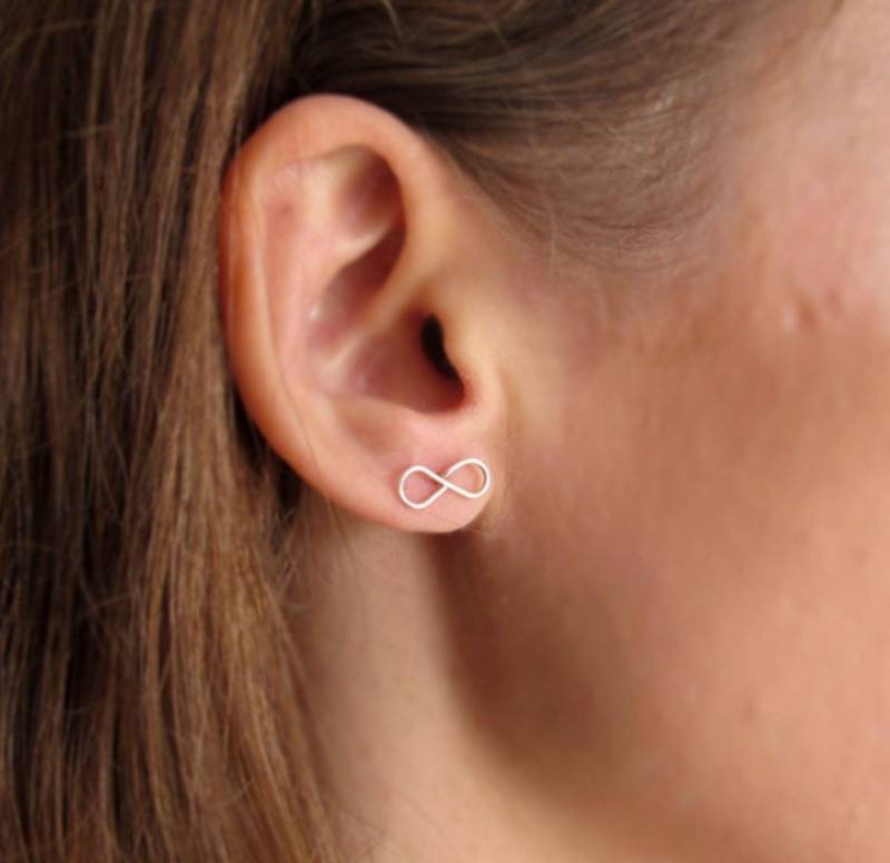 Unendlich Ohrstecker Ohrringe Ewigkeit Sterling Silber 925 Minimalist Post Miniatur Schmuck Zarte Dünne Kleine von NadinArtDesign