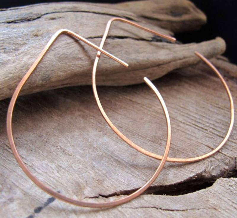 Lotus Blatt Hoop Ohrringe Blütenblatt Förmige Kupfer Hoops Teardrop 2-Zoll-Träne Tropfen in Kupfer, Silber, Gold Filled Moderne Creolen Lotus Blatt Hoop Ohrringe Blütenblatt Förmige Kupfer Hoops Teardrop 2-Zoll-Träne Tropfen in Kupfer, Silber, Gold Filled Moderne Creolen von NadinArtGlass