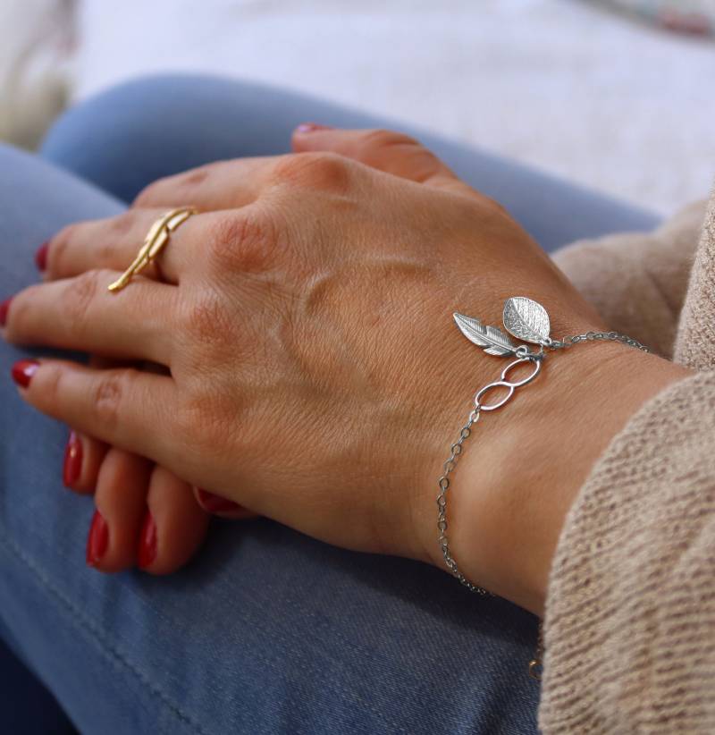 Bettelarmband. Personalisiertes Unendlichkeit-Armband. Sterlingsilber Armband. Hand Gestempelt. Blatt, Feder von NadinGlassico