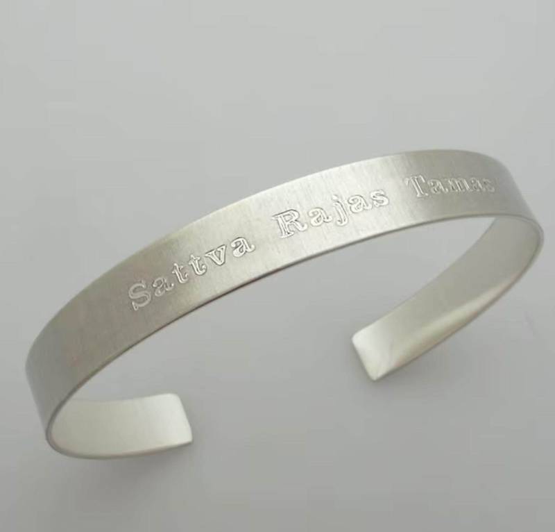 Matte Sterling Silber Manschette Armband Personalisierte Armreif Für Männer Unisex Mit Gravur Herren Geburtstagsgeschenk Freund Geschenke Matte Sterling Silber Manschette Armband Personalisierte Armreif Für Männer Unisex Mit Gravur Herren Geburtstagsgeschenk Freund Geschenke von NadinGlassico