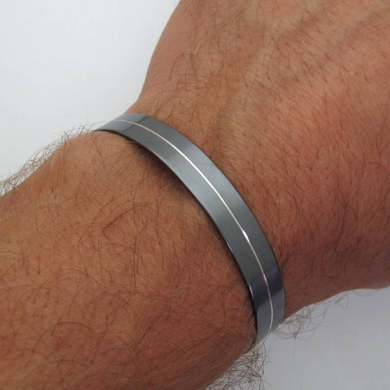 Mittellinie Manschette Armband Für Männer Oxidiertes Sterling Silber Offener Armreif Verstellbar Metall Freund Geschenk Versteckte Nachricht Graviert Mittellinie Manschette Armband Für Männer Oxidiertes Sterling Silber Offener Armreif Verstellbar Metall Freund Geschenk Versteckte Nachricht Graviert von NadinGlassico