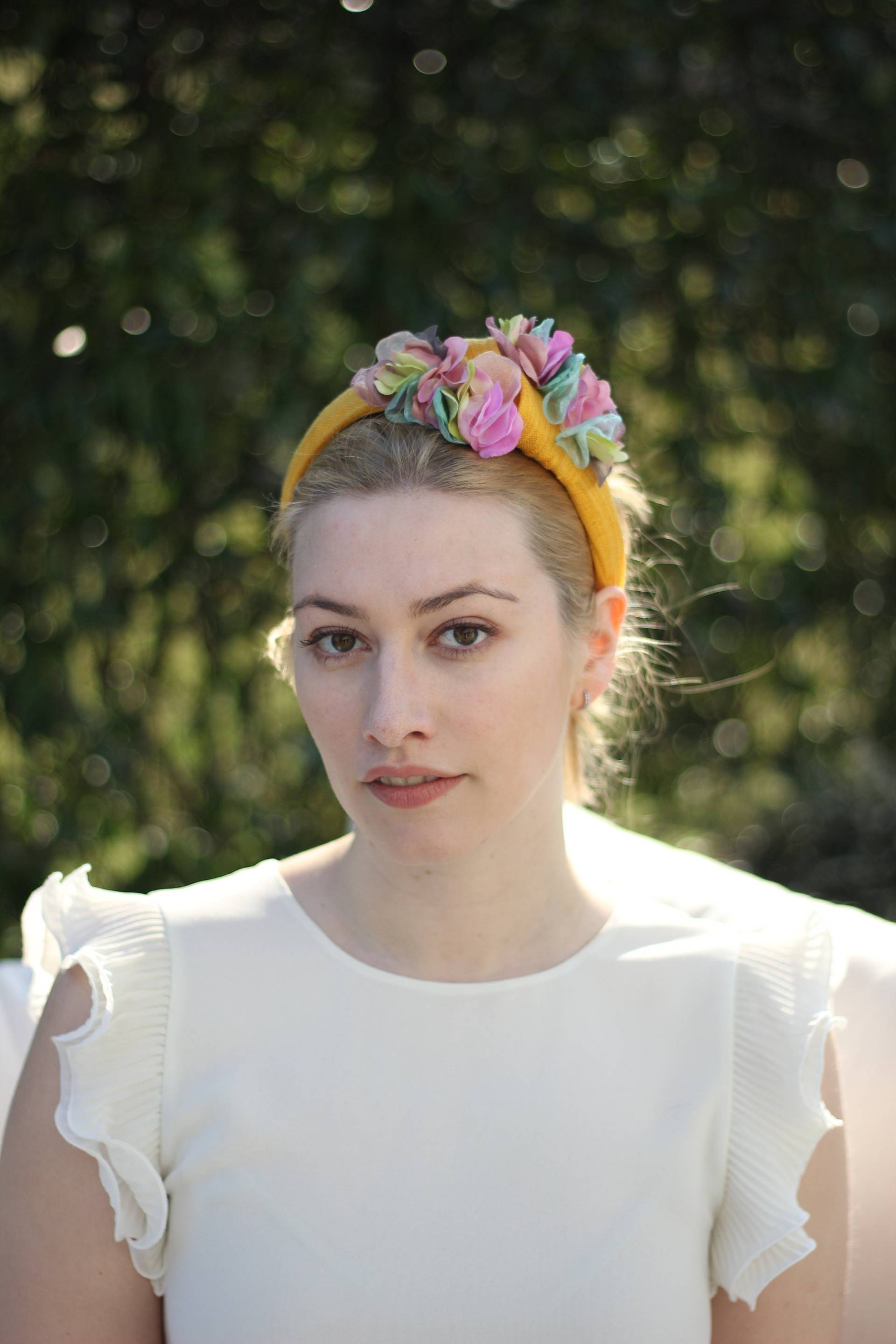 Gelbes Turban Stirnband Mit Blumen, Blume Geknotetes Stirnband, Gelber Noël Blumen von NadineMillinery