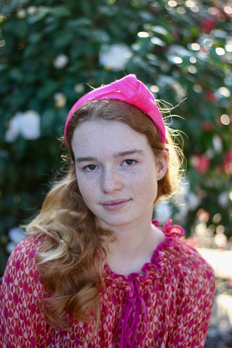 Hot Pink Seide Turban Stirnband, Neon Geknotet Kopf Wrap, Kopftuch, Roter Abaca Knoten Headwrap, Hut von NadineMillinery