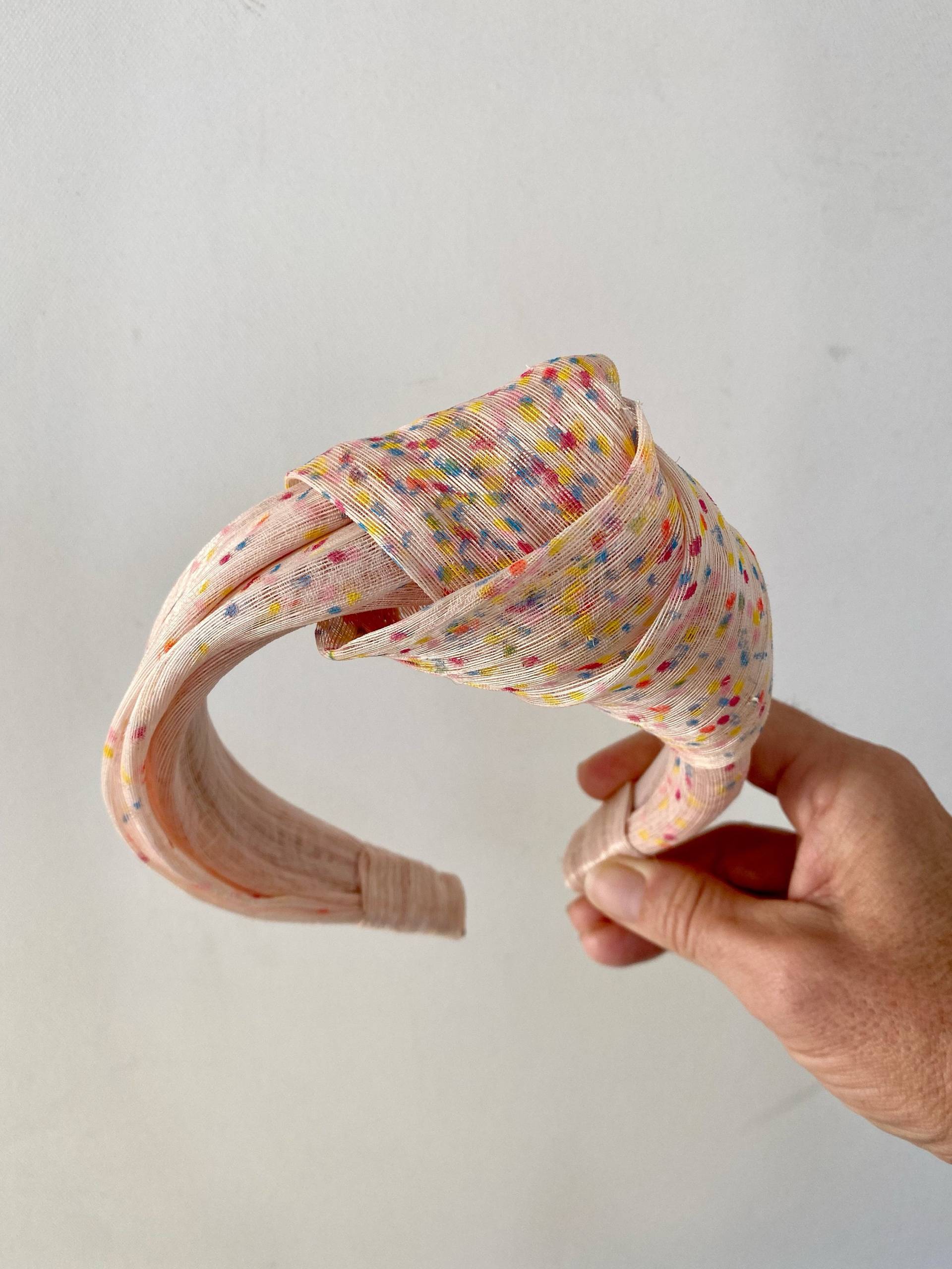 Rosa Seiden-Turban-stirnband, Hellrosa Geknoteter Kopfwickel, Kopftuch, Roter Abaca-Seiden-Turban-Knoten-Kopftuch, Turban-Hut von NadineMillinery