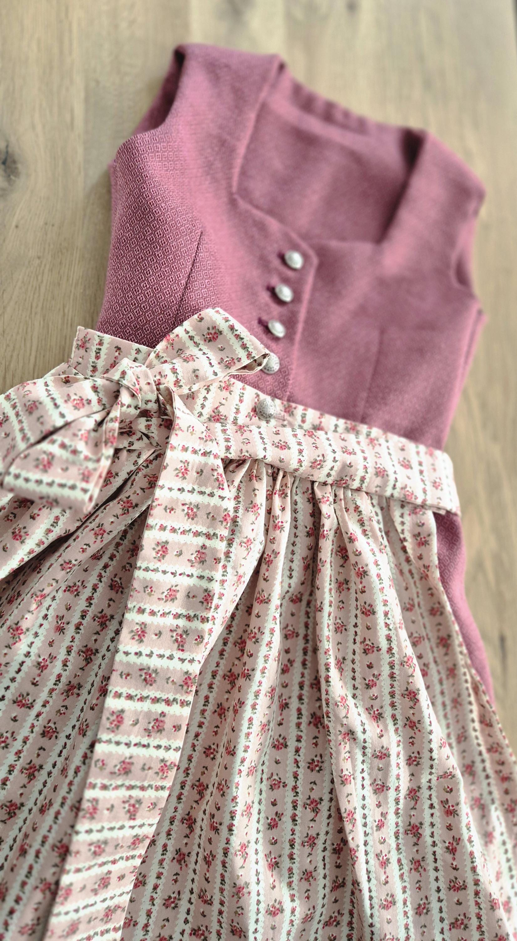 Beerenfarbenes Kinderdirndl von NadineWidmann