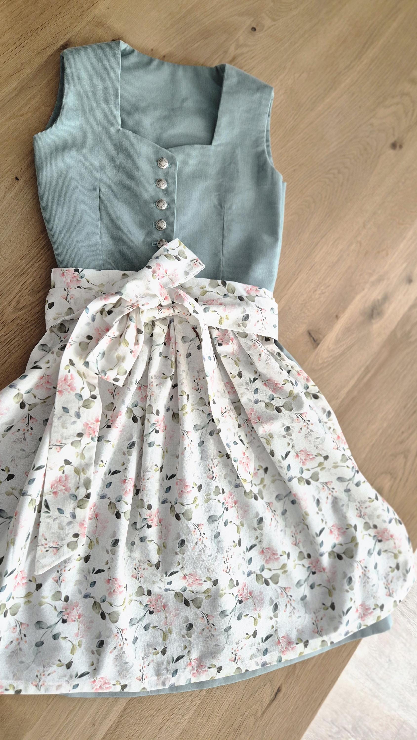 Mintfarbenes Kinderdirndl von NadineWidmann
