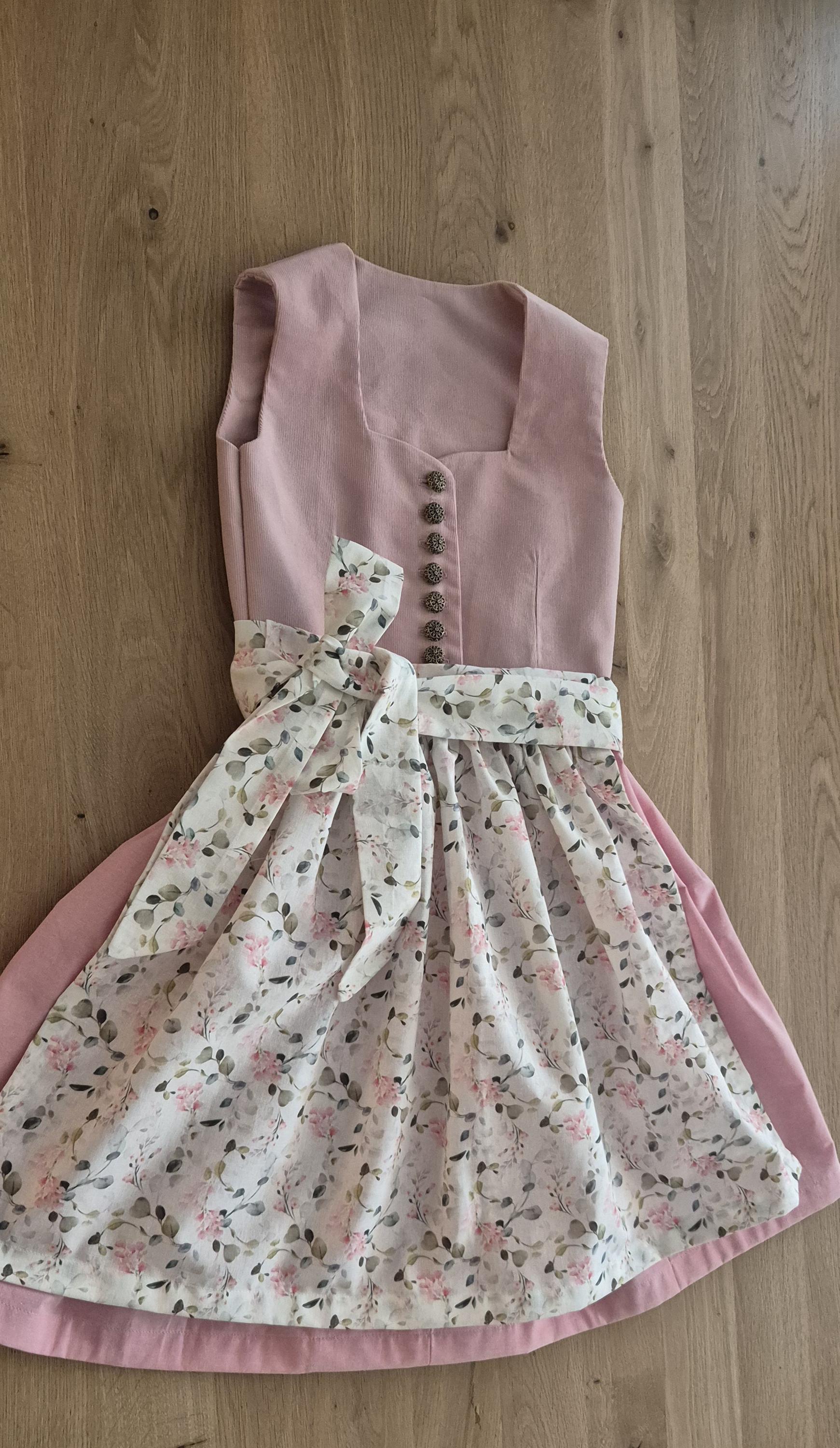 Selbstgenähtes Rosa Corddirndl von NadineWidmann