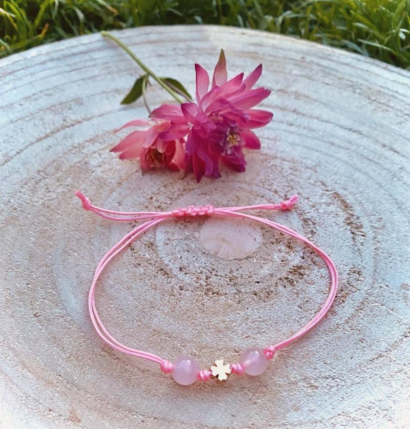 Makramee Armband Glück Rosenquarz Kleeblatt von NadinesRegenbogen