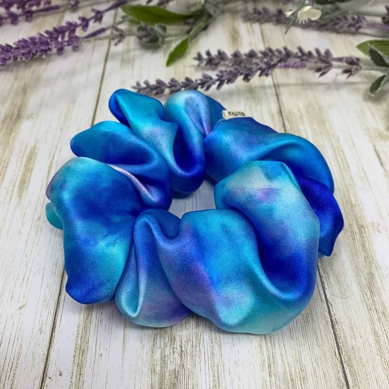 Blauer Tie Dye Scrunchie Aus 100% Reiner Seide Blauer Tie Dye Scrunchie Aus 100% Reiner Seide von NadinochkaShop