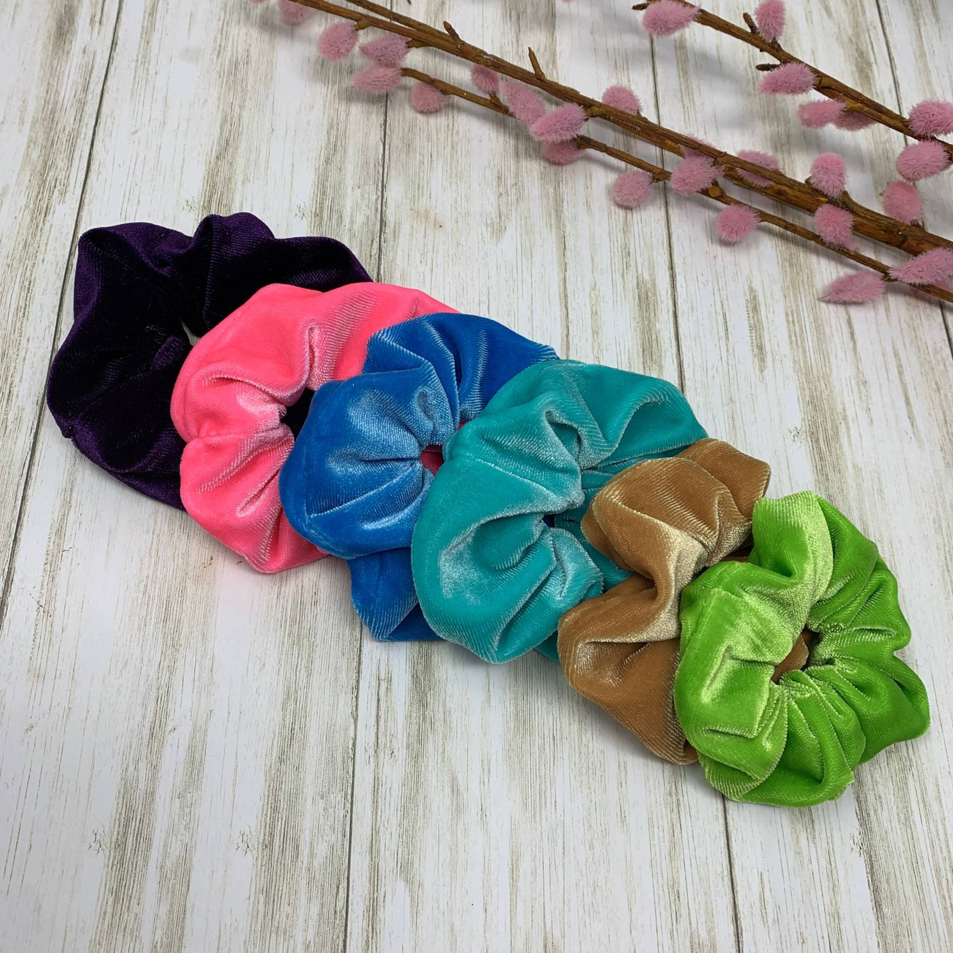 Abstand Für 6Er-Pack Lebendige Farben Samt Scrunchies Abstand Für 6Er-Pack Lebendige Farben Samt Scrunchies von NadinochkaShop